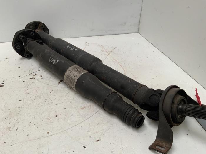 Tussenas van een Mercedes-Benz E Combi (S211) 2.2 E-220 CDI 16V 2005