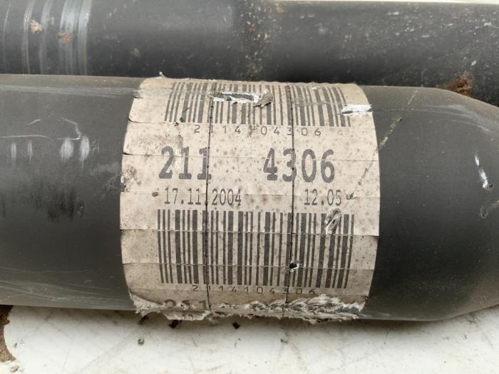 Tussenas van een Mercedes-Benz E Combi (S211) 2.2 E-220 CDI 16V 2005