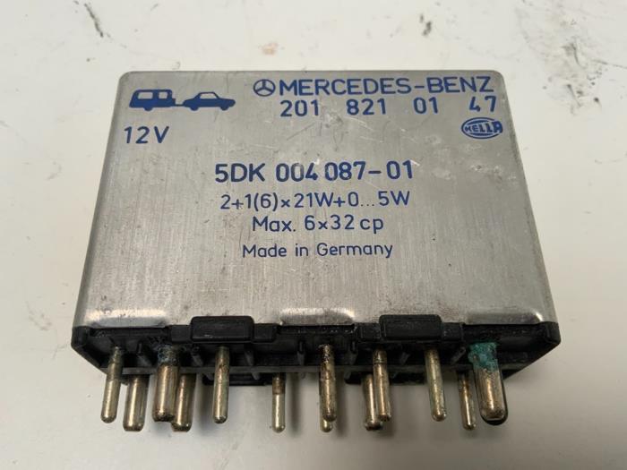 Gebruikte Interval relais Mercedes E diesel (W124) 3.0 300 D Prijs € 25,00 Margeregeling aangeboden door Autodemontage van der Iest