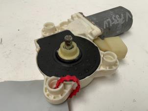 Gebruikte Motor electrisch raam Mercedes E (W211) 3.2 E-320 CDI 24V Prijs € 15,00 Margeregeling aangeboden door Autodemontage van der Iest