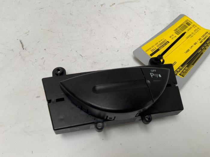 Gebruikte PDC Schakelaar Mercedes E (W211) 3.2 E-320 CDI 24V Prijs € 15,00 Margeregeling aangeboden door Autodemontage van der Iest