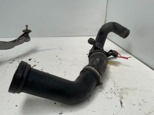 Gebruikte Intercooler Buis Mercedes SLK (R170) 2.0 200 K 16V Prijs € 50,00 Margeregeling aangeboden door Autodemontage van der Iest