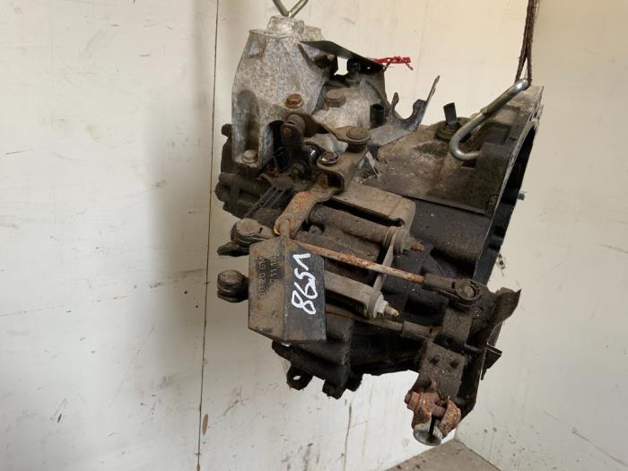Gebruikte Versnellingsbak Volkswagen Golf IV Variant (1J5) 1.6 Prijs € 125,00 Margeregeling aangeboden door Autodemontage van der Iest