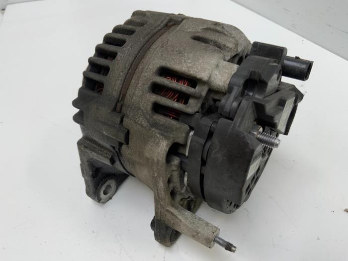 Gebruikte Dynamo Volkswagen Golf V (1K1) 1.6 FSI 16V Prijs € 20,00 Margeregeling aangeboden door Autodemontage van der Iest