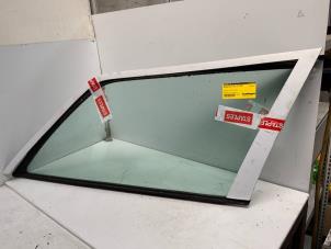 Gebruikte Extra Ruit 4Deurs links-achter Mercedes E Combi diesel (S124) 2.0 200 TD Prijs € 45,00 Margeregeling aangeboden door Autodemontage van der Iest