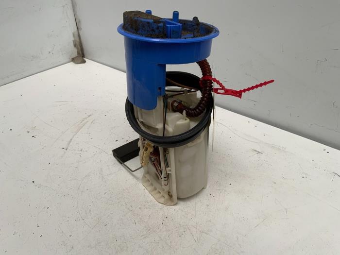 Gebruikte Tank element Pomp Volkswagen Touran (1T1/T2) 2.0 FSI 16V Prijs € 65,00 Margeregeling aangeboden door Autodemontage van der Iest