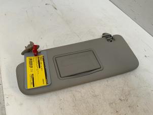 Gebruikte Zonneklep Chevrolet Spark (M300) 1.0 16V Bifuel Prijs € 20,00 Margeregeling aangeboden door Autodemontage van der Iest