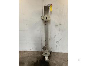 Gebruikte Bumperbalk voor Mercedes Vaneo (W414) 1.7 CDI 16V Prijs € 150,00 Margeregeling aangeboden door Autodemontage van der Iest