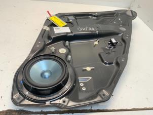 Gebruikte Ruitmechaniek 4Deurs rechts-achter Mercedes ML II (164/4JG) 3.0 ML-320 CDI 4-Matic V6 24V Prijs € 45,00 Margeregeling aangeboden door Autodemontage van der Iest