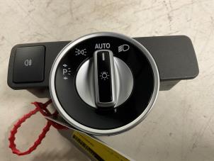 Gebruikte Schakelaar Licht Mercedes A (W176) 1.6 A-200 16V Prijs € 20,00 Margeregeling aangeboden door Autodemontage van der Iest