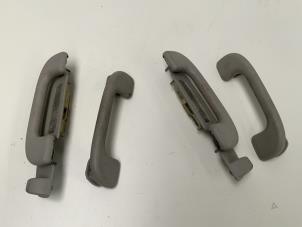 Gebruikte Handgrepenset Mercedes ML II (164/4JG) 3.0 ML-320 CDI 4-Matic V6 24V Prijs € 30,00 Margeregeling aangeboden door Autodemontage van der Iest