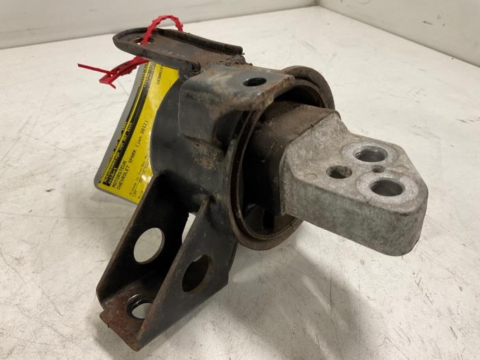 Gebruikte Motorsteun Chevrolet Spark (M300) 1.0 16V Bifuel Prijs € 10,00 Margeregeling aangeboden door Autodemontage van der Iest