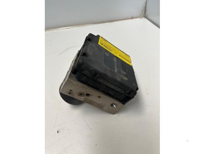 Gebruikte ABS Pomp Volkswagen Beetle Prijs € 50,00 Margeregeling aangeboden door Autodemontage van der Iest