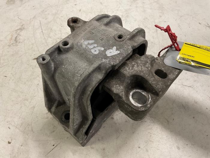 Gebruikte Motorrubber Volkswagen Caddy III (2KA,2KH,2CA,2CH) 2.0 SDI Prijs € 34,99 Margeregeling aangeboden door Autodemontage van der Iest