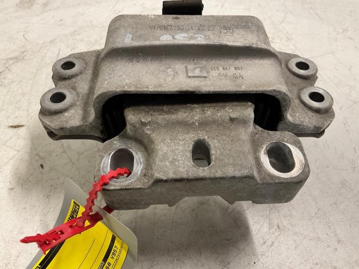 Gebruikte Motorrubber Volkswagen Caddy III (2KA,2KH,2CA,2CH) 2.0 SDI Prijs € 34,99 Margeregeling aangeboden door Autodemontage van der Iest