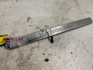 Gebruikte Instapverlichting Mercedes GLA (156.9) 1.6 180 16V Prijs € 44,99 Margeregeling aangeboden door Autodemontage van der Iest