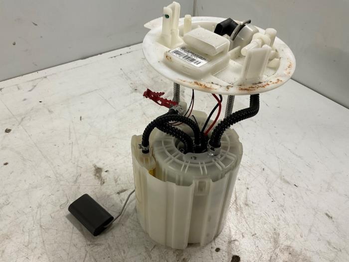 Gebruikte Tank element Pomp Mercedes GLA (156.9) 1.6 180 16V Prijs € 84,99 Margeregeling aangeboden door Autodemontage van der Iest