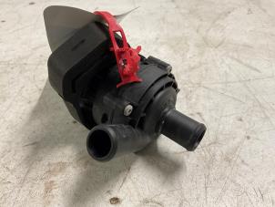 Gebruikte Waterpomp Mercedes GLA (156.9) 1.6 180 16V Prijs € 54,99 Margeregeling aangeboden door Autodemontage van der Iest