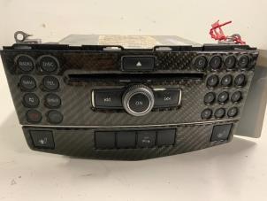 Gebruikte Radio CD Speler Mercedes C (W204) 3.0 C-320 CDI V6 24V Prijs € 399,99 Margeregeling aangeboden door Autodemontage van der Iest