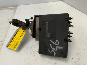 Gebruikte ABS Pomp Mercedes C Combi (S203) 2.2 C-200 CDI 16V Prijs € 30,00 Margeregeling aangeboden door Autodemontage van der Iest