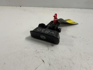 Gebruikte Handrem schakelaar Mercedes C (W203) 1.8 C-200K 16V Prijs € 9,99 Margeregeling aangeboden door Autodemontage van der Iest