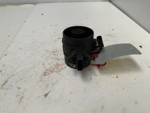 Gebruikte Luchtmassameter Mercedes E (W211) 3.2 E-320 CDI 24V Prijs € 10,00 Margeregeling aangeboden door Autodemontage van der Iest