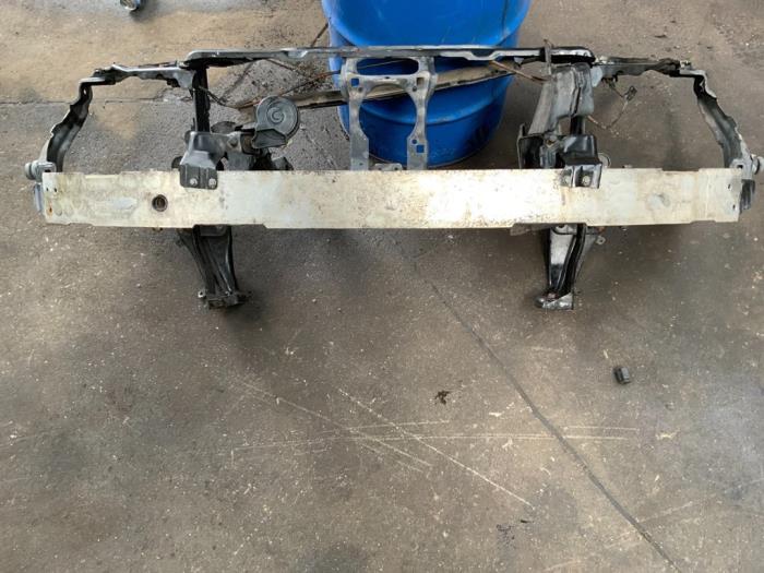 Gebruikte Frontpaneel Mercedes E (W211) 3.2 E-320 CDI 24V Prijs € 150,00 Margeregeling aangeboden door Autodemontage van der Iest