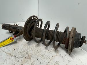 Gebruikte Mac Phersonpoot rechts-voor Volkswagen Transporter T5 1.9 TDi Prijs € 90,00 Margeregeling aangeboden door Autodemontage van der Iest