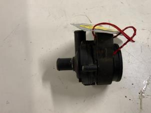 Gebruikte Waterpomp Mercedes E Estate (S212) E-200 CDI 16V BlueEfficiency,BlueTEC Prijs € 19,99 Margeregeling aangeboden door Autodemontage van der Iest