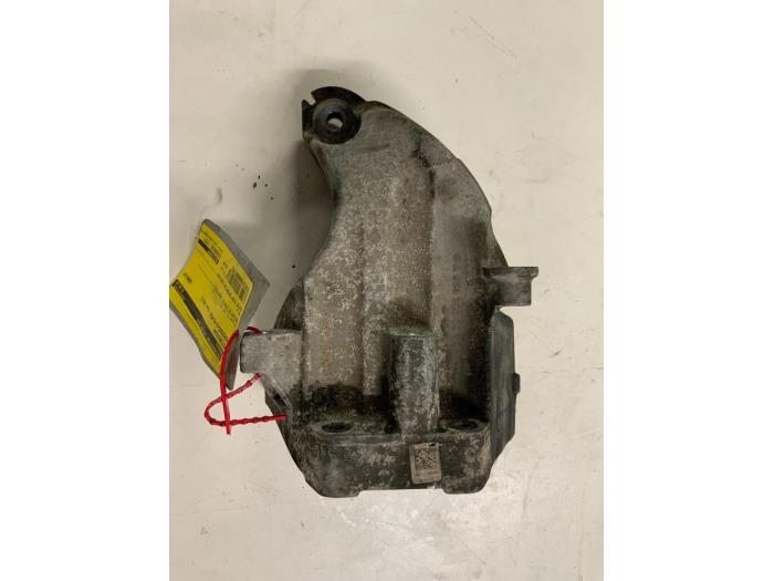 Gebruikte Motorrubber Mercedes E Estate (S212) E-200 CDI 16V BlueEfficiency,BlueTEC Prijs € 19,99 Margeregeling aangeboden door Autodemontage van der Iest