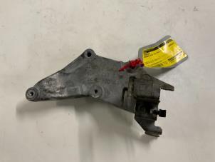 Gebruikte Motorsteun Mercedes E Estate (S212) E-200 CDI 16V BlueEfficiency,BlueTEC Prijs € 14,99 Margeregeling aangeboden door Autodemontage van der Iest