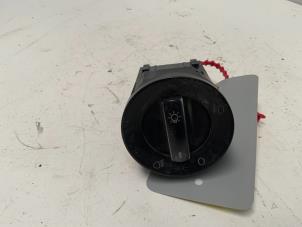 Gebruikte Schakelaar Licht Volkswagen Transporter T5 1.9 TDi Prijs € 15,00 Margeregeling aangeboden door Autodemontage van der Iest