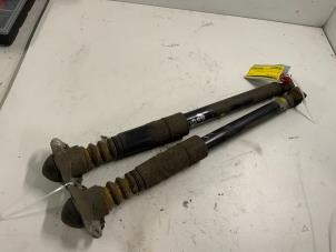 Gebruikte Schokdemper set Volkswagen Polo V (6R) 1.2 TDI 12V BlueMotion Prijs € 34,99 Margeregeling aangeboden door Autodemontage van der Iest