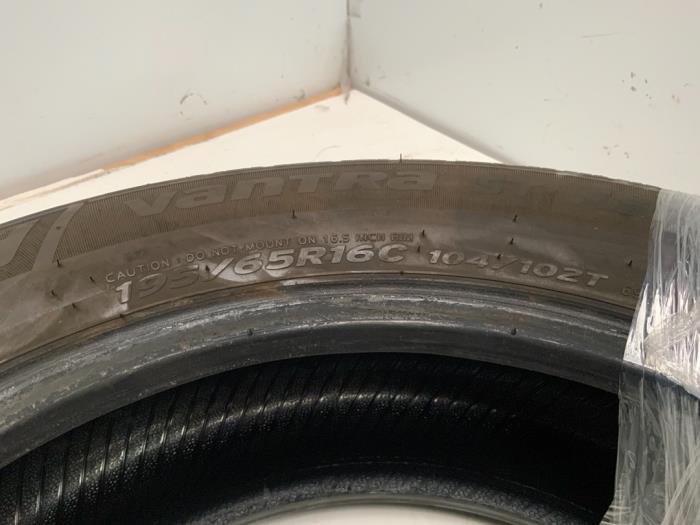 Band van een Volkswagen Transporter T5 1.9 TDi 2003