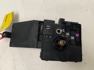 Gebruikte Zekeringkast Mercedes E (W211) 3.2 E-320 CDI 24V Prijs € 20,00 Margeregeling aangeboden door Autodemontage van der Iest