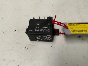 Gebruikte Gloeirelais Mercedes E (W211) 3.2 E-320 CDI 24V Prijs € 15,00 Margeregeling aangeboden door Autodemontage van der Iest