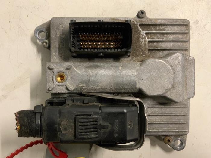 Inspuitcomputer van een Volkswagen Polo V (6R) 1.6 TDI 16V 75 2010