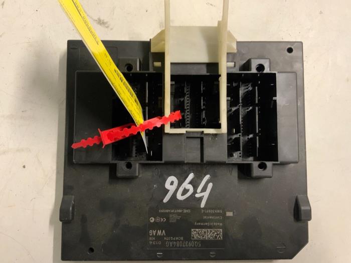 Computer Body Control van een Volkswagen Golf VII (AUA) 1.6 TDI BlueMotion 16V 2014