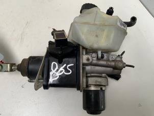 Gebruikte Hoofdremcilinder Mercedes E (W211) 3.2 E-320 CDI 24V Prijs € 70,00 Margeregeling aangeboden door Autodemontage van der Iest