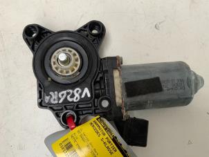 Gebruikte Motor electrisch raam Mercedes S (W220) 5.8 S-600L V12 36V Prijs € 38,50 Margeregeling aangeboden door Autodemontage van der Iest