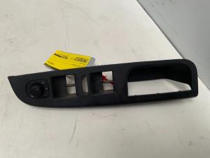 Gebruikte Spiegel Schakelaar Volkswagen Jetta III (1K2) 1.6 TDI 16V Prijs € 20,00 Margeregeling aangeboden door Autodemontage van der Iest