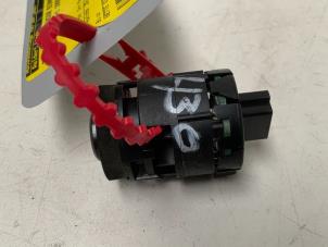 Gebruikte Sensor Temperatuur binnen Seat Ibiza II (6K1) 1.6i Prijs € 9,50 Margeregeling aangeboden door Autodemontage van der Iest