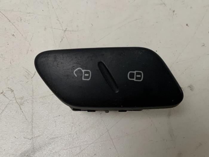 Gebruikte Central electronic module Volkswagen Polo V (6R) 1.6 TDI 16V 75 Prijs € 8,00 Margeregeling aangeboden door Autodemontage van der Iest