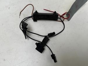 Gebruikte Antenne Versterker Mercedes C (W204) 2.2 C-220 CDI 16V Prijs € 4,50 Margeregeling aangeboden door Autodemontage van der Iest