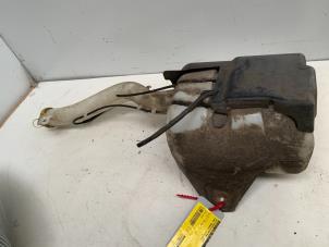 Gebruikte Ruitensproeiertank voor Ford Transit 2.0 TDCi 16V Tourneo Prijs € 16,50 Margeregeling aangeboden door Autodemontage van der Iest