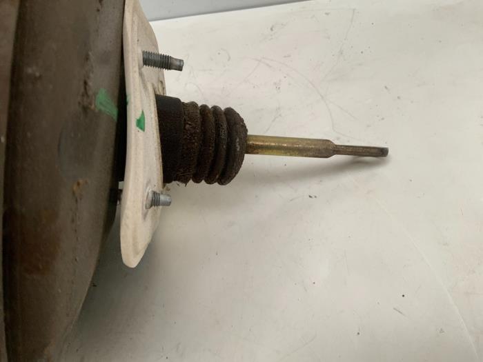 Rembekrachtiger van een Ford Transit 2.0 TDCi 16V Tourneo 2005