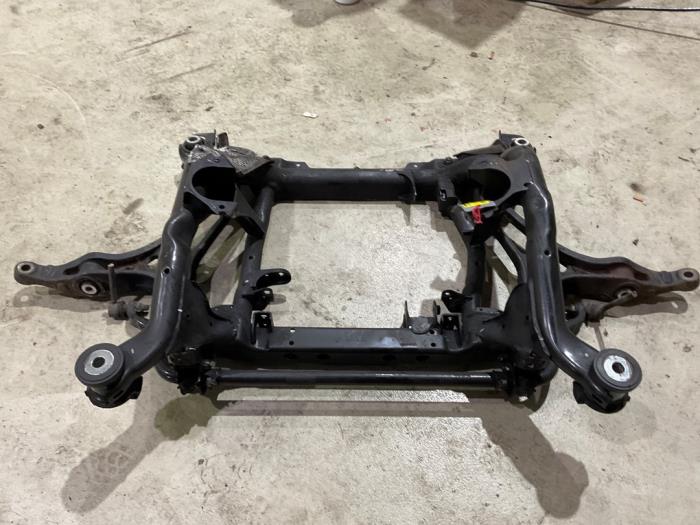 Gebruikte Subframe Mercedes ML II (164/4JG) 3.0 ML-280 CDI 4-Matic V6 24V Prijs € 75,00 Margeregeling aangeboden door Autodemontage van der Iest