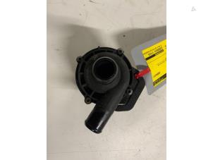Gebruikte Waterpomp Mercedes ML II (164/4JG) 3.0 ML-280 CDI 4-Matic V6 24V Prijs € 17,50 Margeregeling aangeboden door Autodemontage van der Iest