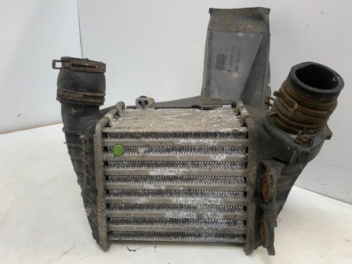 Gebruikte Intercooler Volkswagen Golf III Cabrio (1E) 1.9 TDI Prijs € 28,50 Margeregeling aangeboden door Autodemontage van der Iest
