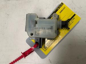 Gebruikte Motor Centrale Deurvergrendeling Skoda Octavia (1Z3) 1.6 FSI 16V Prijs € 10,00 Margeregeling aangeboden door Autodemontage van der Iest